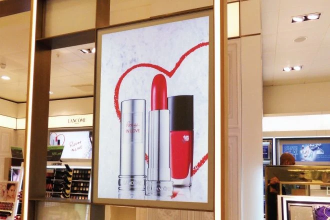 Comparative-study-of-advertising-light-boxes-and-LED-advertising-screens-wwwbibiledcom-3
