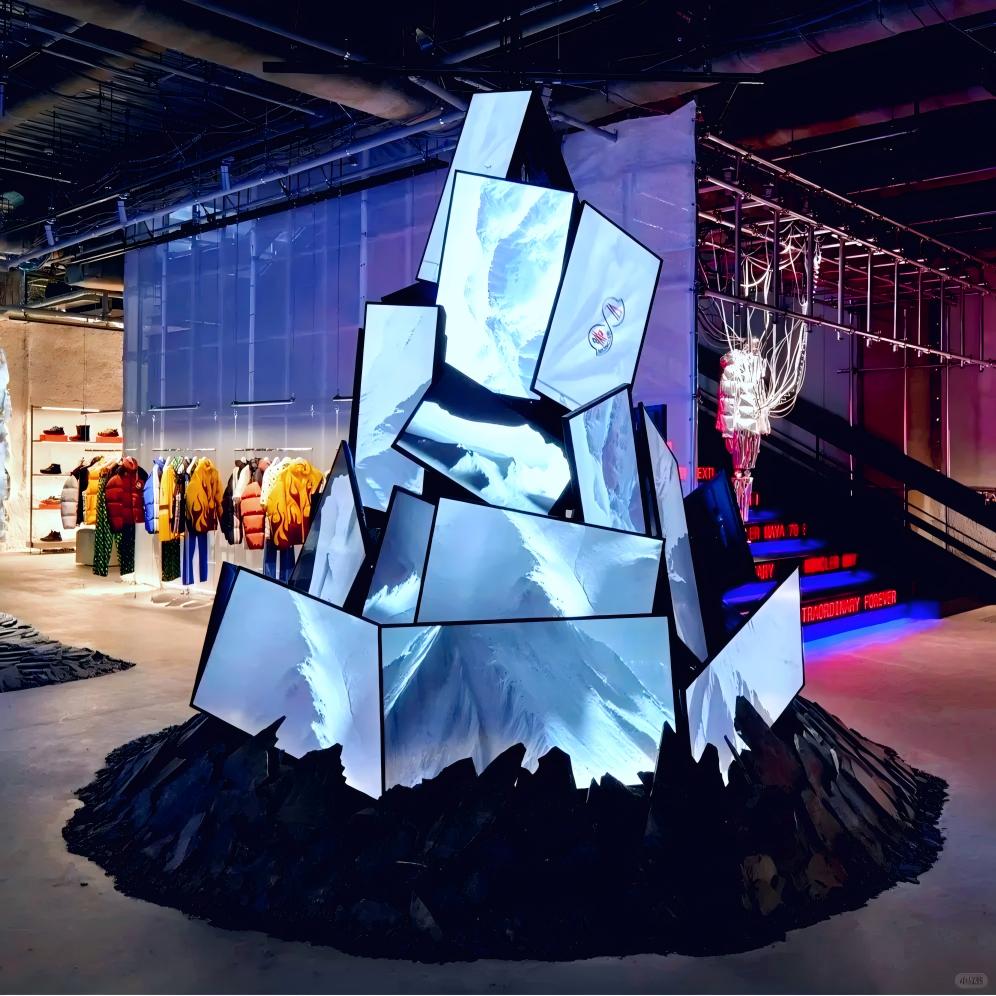 Digital art LED screen for clothing stores Digital art LED screen for clothing stores