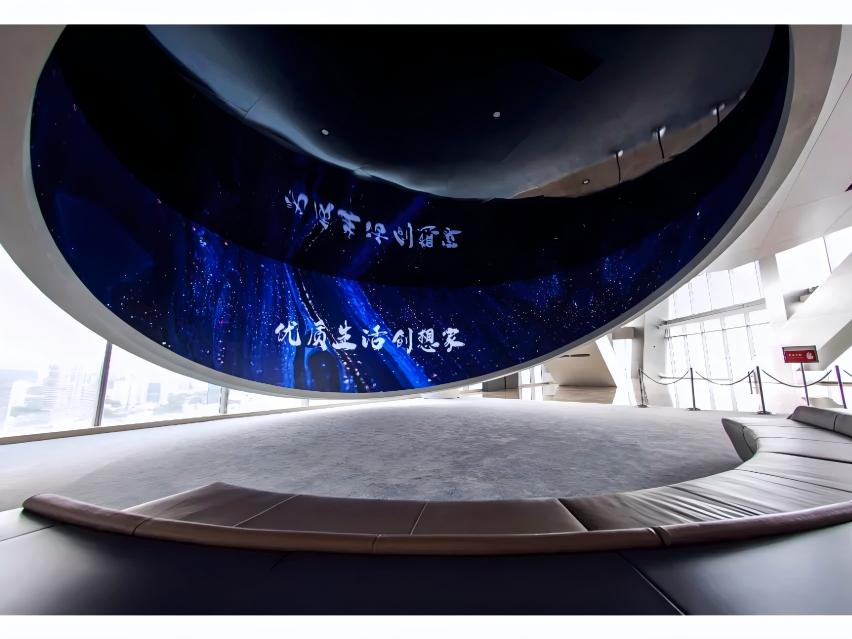 Exhibition halls shopping malls corporate centers squares space-saving LED immersive cinema displays