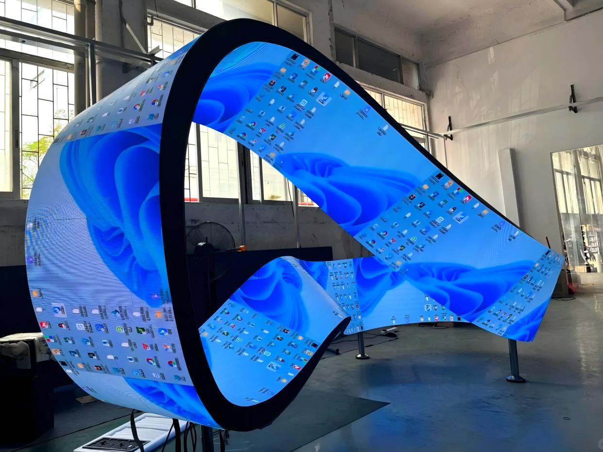 Exhibition halls shopping malls corporate centers squares LED Mobius ring screens
