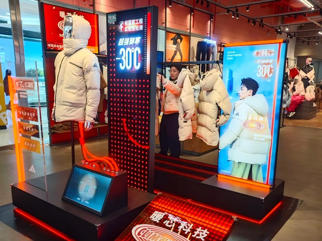 1.? Attract customer attention: LED display screens have the characteristics of high brightness and high contrast, and can clearly display information under various lighting conditions. Whether it is strong light during the day or dim at night, it can ensure that the content is visible, attract the attention of passers-by, and effectively improve the store's exposure and attractiveness, making the store stand out among many stores and increasing the probability of potential customers entering the store. 1.? Attract customer attention: LED display screens have the characteristics of high brightness and high contrast, and can clearly display information under various lighting conditions. Whether it is strong light during the day or dim at night, it can ensure that the content is visible, attract the attention of passers-by, and effectively improve the store's exposure and attractiveness, making the store stand out among many stores and increasing the probability of potential customers entering the store.