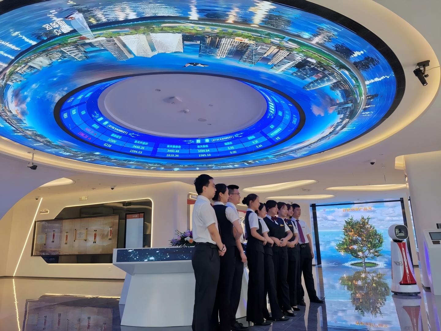 1.? Business publicity and promotion: Use LED display screens to display financial products, services and activities, and attract customers' attention, enhance their cognition and interest, and increase their stickiness and activity through vivid and vivid display methods.